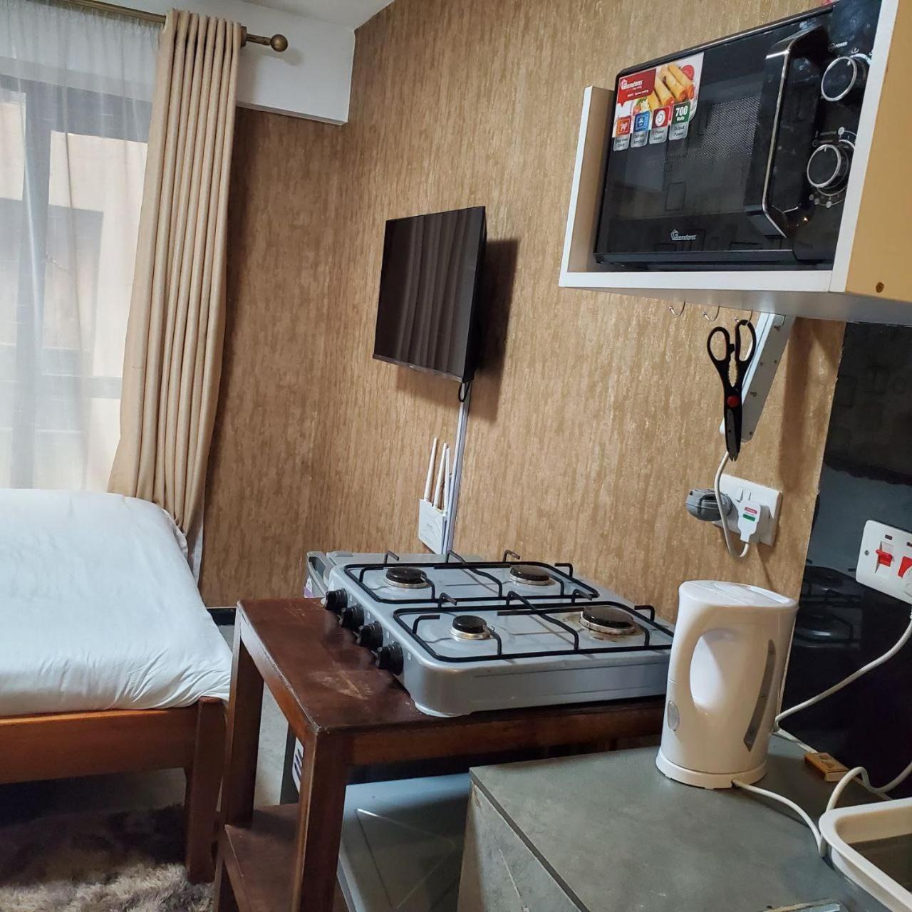 Lovely & Cozy Compact Studio Near Airport With Rooftop View Apartment Nairobi Exterior photo